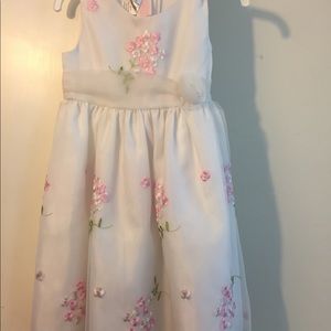 Lovely dress white with embroidered flowers 3T